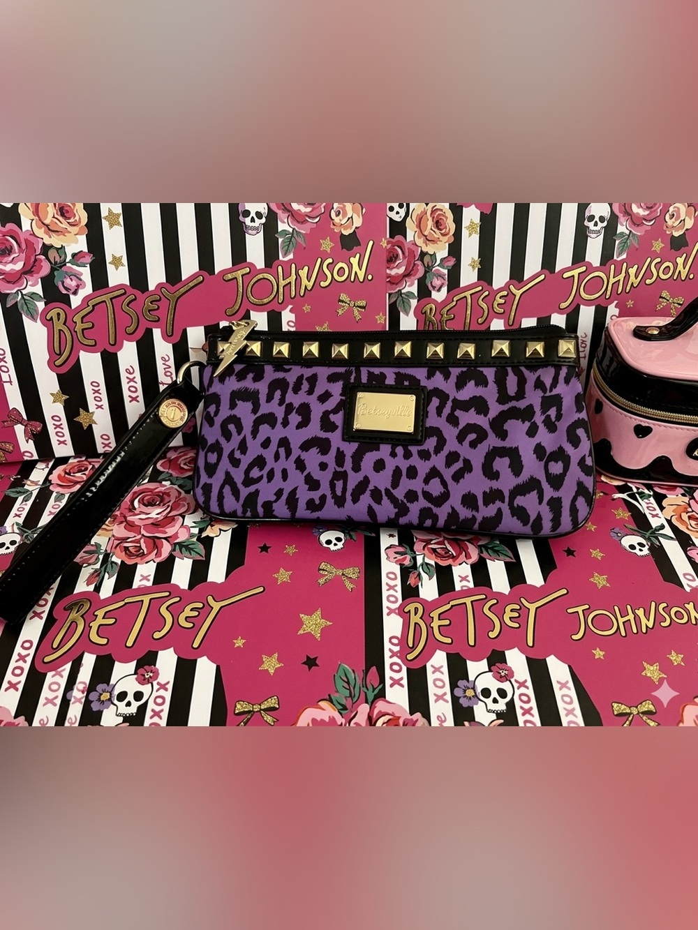 Betseyville by Betsey Johnson vintage Y2K Leopard Print Wristlet